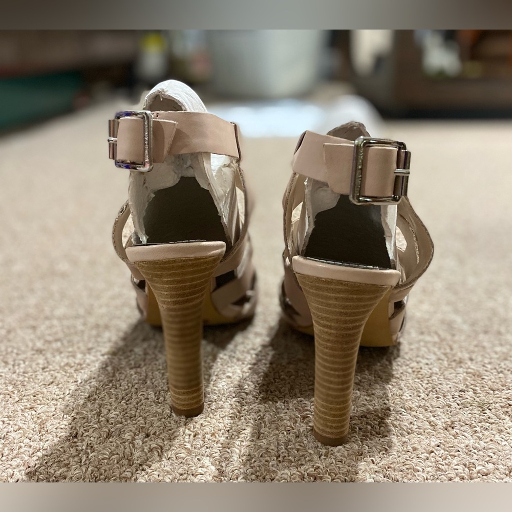 Vince Camuto Sandals - Picture 4 of 8